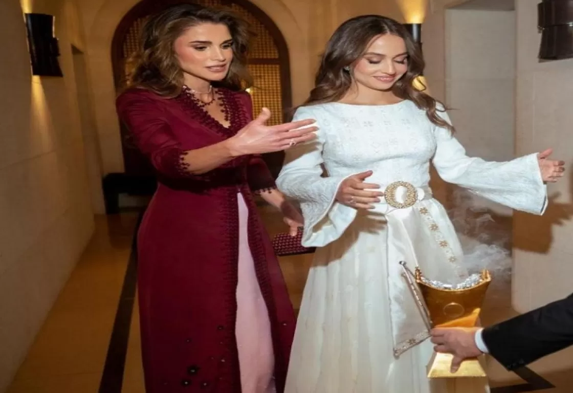 بالفيديو والصور.. الملكة رانيا تقيم حفل حناء ابنتها... ما تعليق الفنانة أحلام؟ بالفيديو والصور.. الملكة رانيا تقيم حفل حناء ابنتها... ما تعليق الفنانة أحلام؟