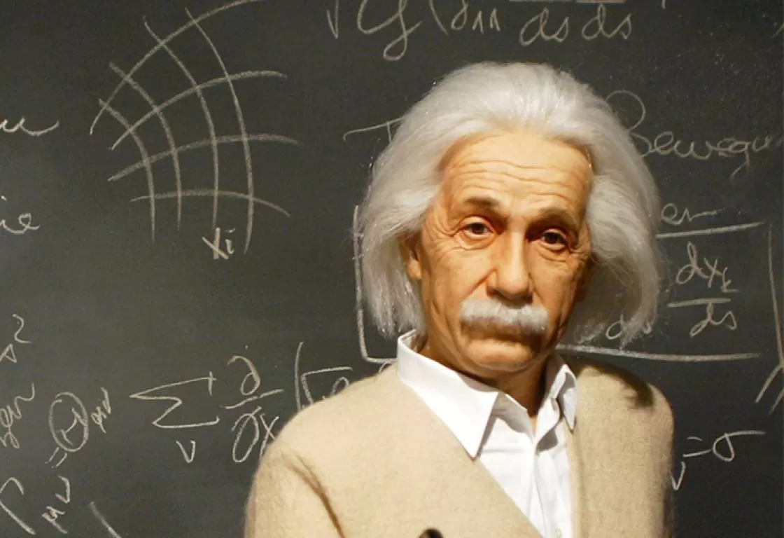 10 معلومات قد لا تعرفها عن آينشتاين