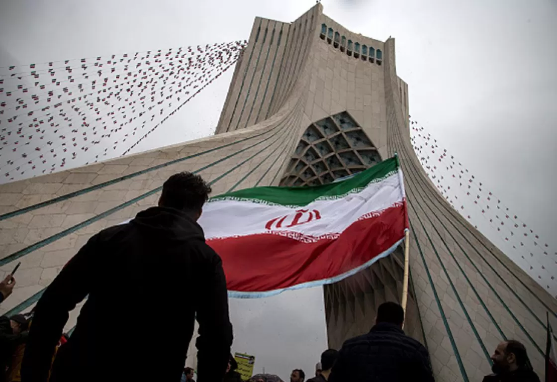 التدثر بعباءة إيران