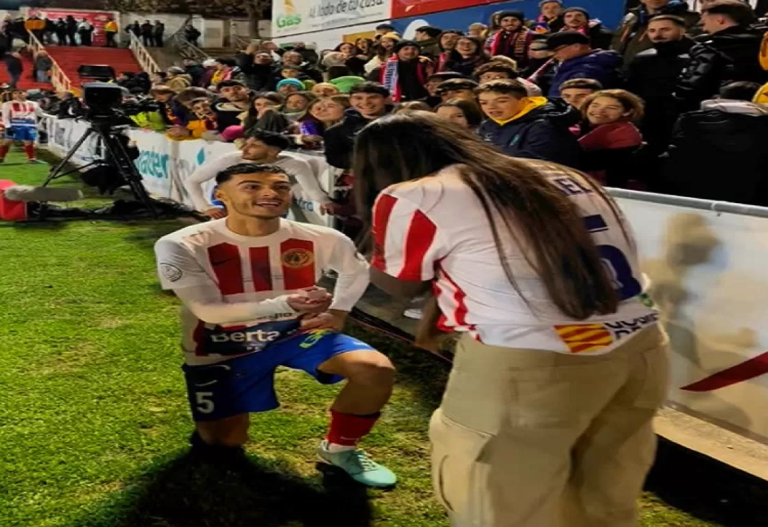 أمام أعين برشلونة: لاعب يخسر المباراة ويفوز بقلب حبيبته أمام أعين برشلونة: لاعب يخسر المباراة ويفوز بقلب حبيبته