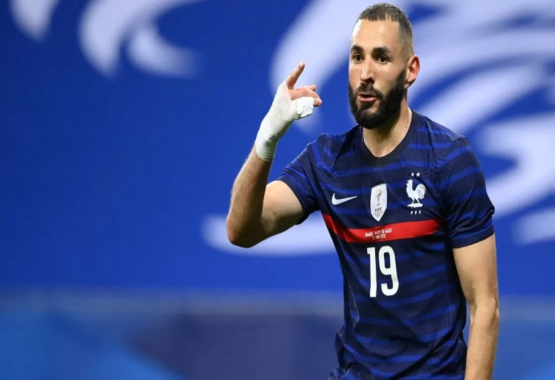 تقرير: لاعبو فرنسا سعداء لغياب بنزيما عن المونديال.. لماذا؟