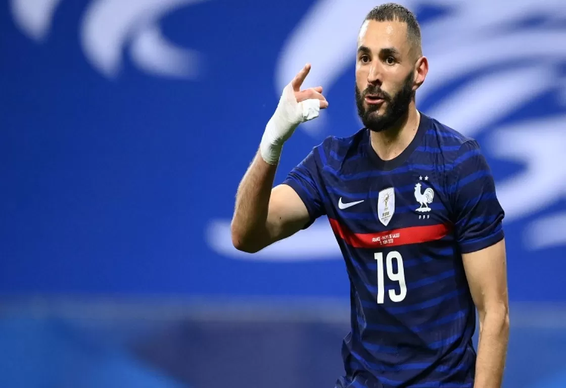 بعد خلافاته مع المدرب.. هل يخلع كريم بنزيما فراء النمور؟ بعد خلافاته مع المدرب.. هل يخلع كريم بنزيما فراء النمور؟