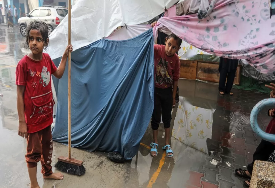 بين القصف والأمطار... معاناة الفلسطينيين في قطاع غزة تتفاقم بين القصف والأمطار... معاناة الفلسطينيين في قطاع غزة تتفاقم