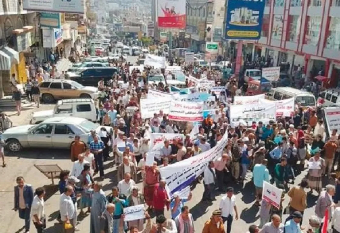 أهالي تعز ينتفضون ضد "سجون الإخوان" السرية في الشمايتين