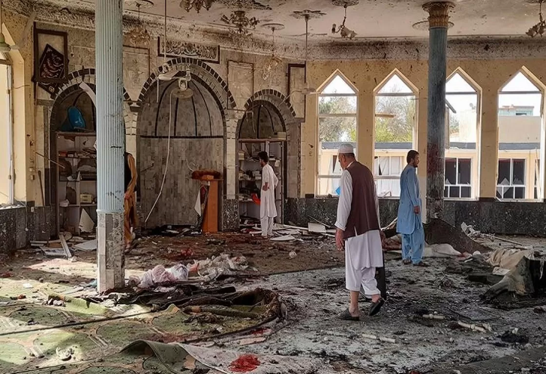 تفجير انتحاري بمسجد للأقلية الشيعية في أفغانستان يودي بحياة (7) أشخاص تفجير انتحاري بمسجد للأقلية الشيعية في أفغانستان يودي بحياة (7) أشخاص