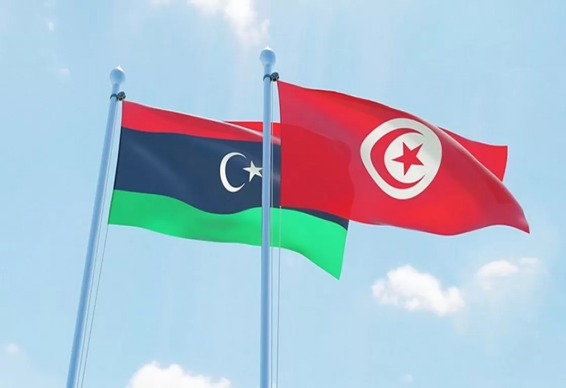 مساعدات ليبيا إلى تونس تشعل الجدل... والمعارضة تلتقط الحدث مساعدات ليبيا إلى تونس تشعل الجدل... والمعارضة تلتقط الحدث