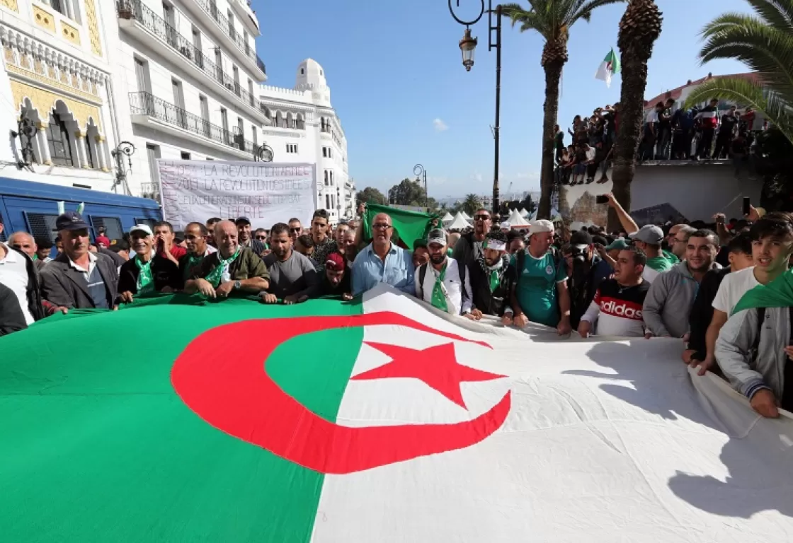 قصف إخواني للسياسة الجزائرية... والناشطون يردّون: التاريخ لا يرحم! قصف إخواني للسياسة الجزائرية... والناشطون يردّون: التاريخ لا يرحم!