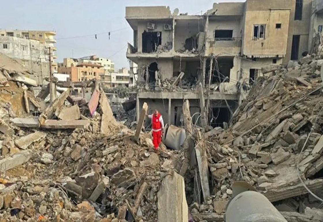 نيران حزب الله "تحرق" لبنان.. إنذارات وضربات في صور