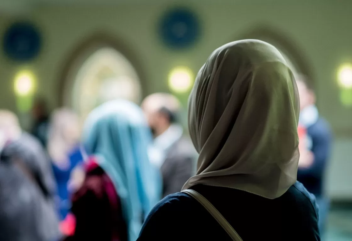 العباءة الإسلامية في فرنسا تعمق الانقسام السياسي العباءة الإسلامية في فرنسا تعمق الانقسام السياسي