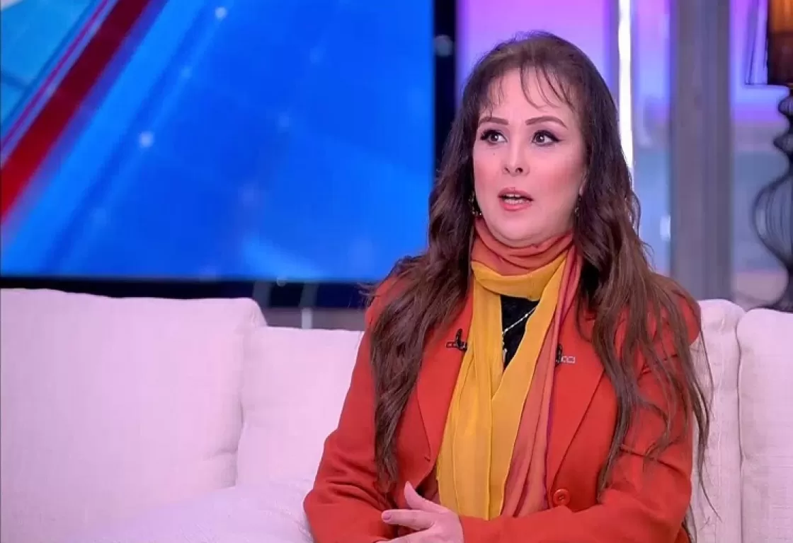 بالفيديو... حنان شوقي تثير الجدل بتصريح حول تقبيل يد الزوج.. ما القصة؟ بالفيديو... حنان شوقي تثير الجدل بتصريح حول تقبيل يد الزوج.. ما القصة؟