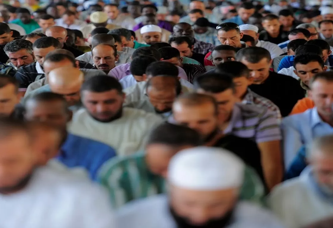لماذا ترتفع معدلات التديُن لدى الشباب العربي؟ هل هو فجر جديد للإسلام السياسي؟ لماذا ترتفع معدلات التديُن لدى الشباب العربي؟ هل هو فجر جديد للإسلام السياسي؟