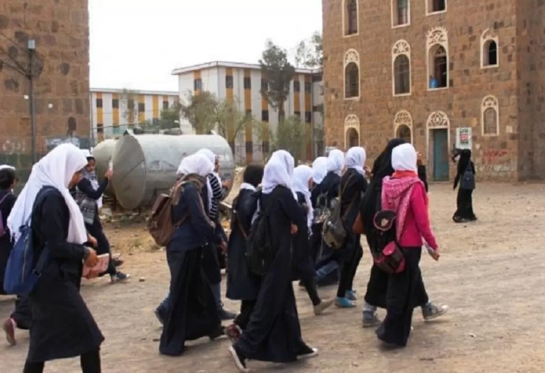 الحوثيون يمنعون الطالبات من "الضحك والاستماع للأغاني" خلال الرحلات الحوثيون يمنعون الطالبات من "الضحك والاستماع للأغاني" خلال الرحلات