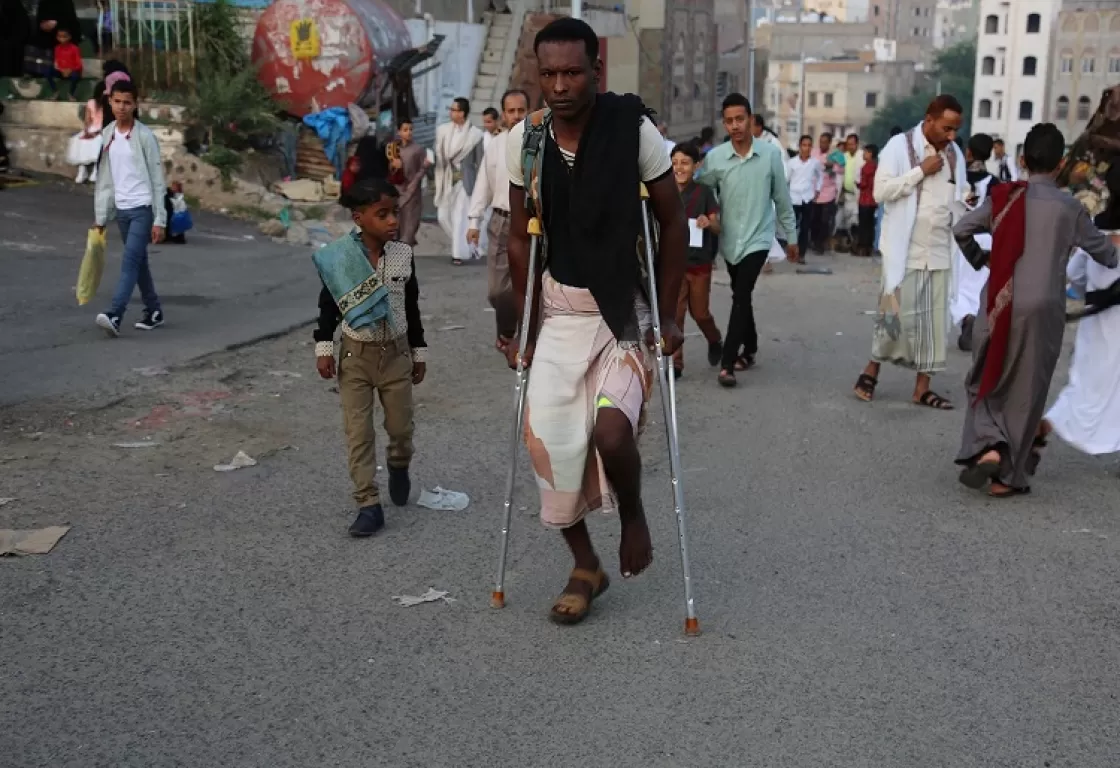 الإخوان في تعز يرفضون توحيد الإيرادات ويواصلون نهب الضرائب