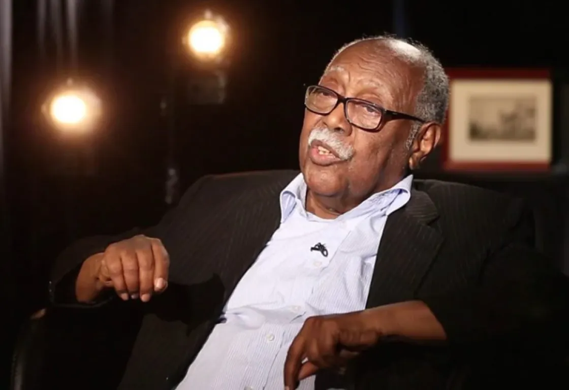 "حيدر إبراهيم علي"... عالم اجتماع سوداني جعل نقد الإسلام السياسي محورًا لمشروعه الفكري