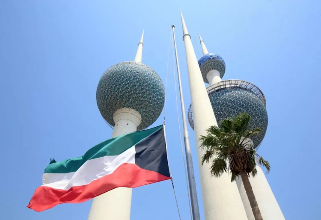 كاتب كويتي يكشف حال الإخوان بعد قرار حل الاتحاد الوطني للطلبة وحقيقته