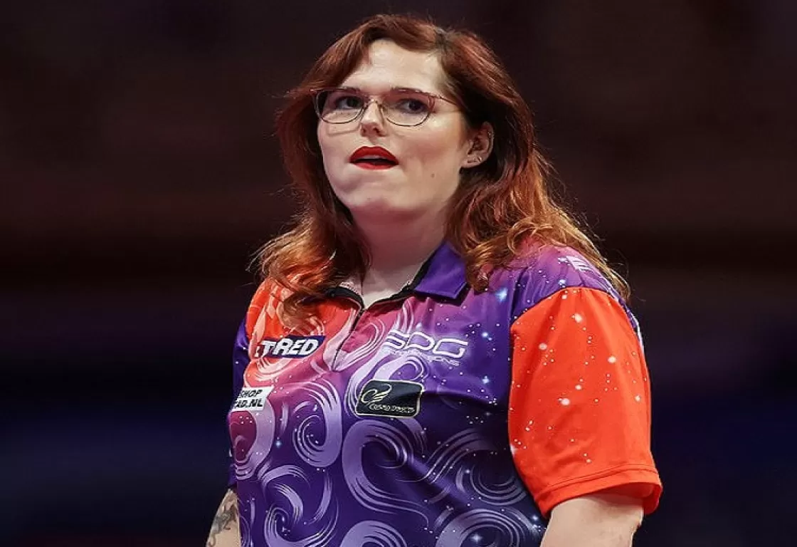 طرد مشجعات في بريطانيا بعد احتجاجهن على مشاركة لاعبة متحولة جنسيًا