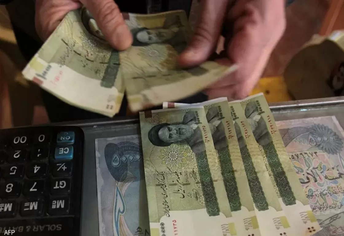 الريال الإيراني يهوي إلى مستوى قياسي أمام الدولار الريال الإيراني يهوي إلى مستوى قياسي أمام الدولار