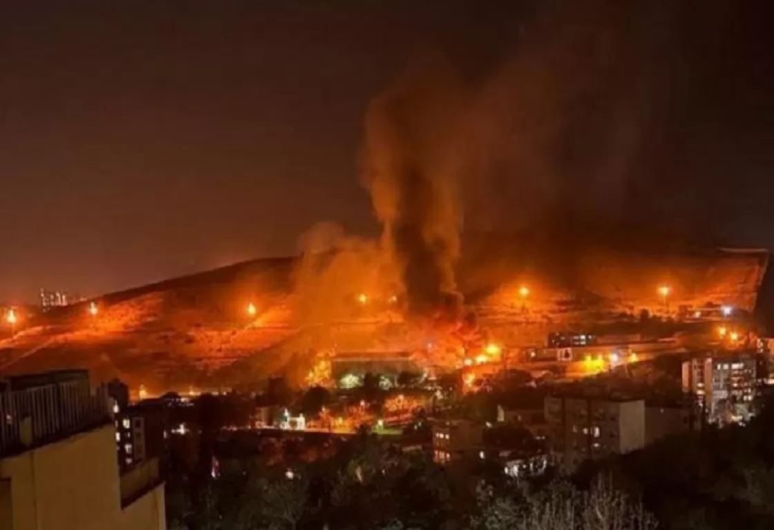 ثورة في قلب الجحيم.. تفاصيل التمرد في سجن إيفين الإيراني ثورة في قلب الجحيم.. تفاصيل التمرد في سجن إيفين الإيراني