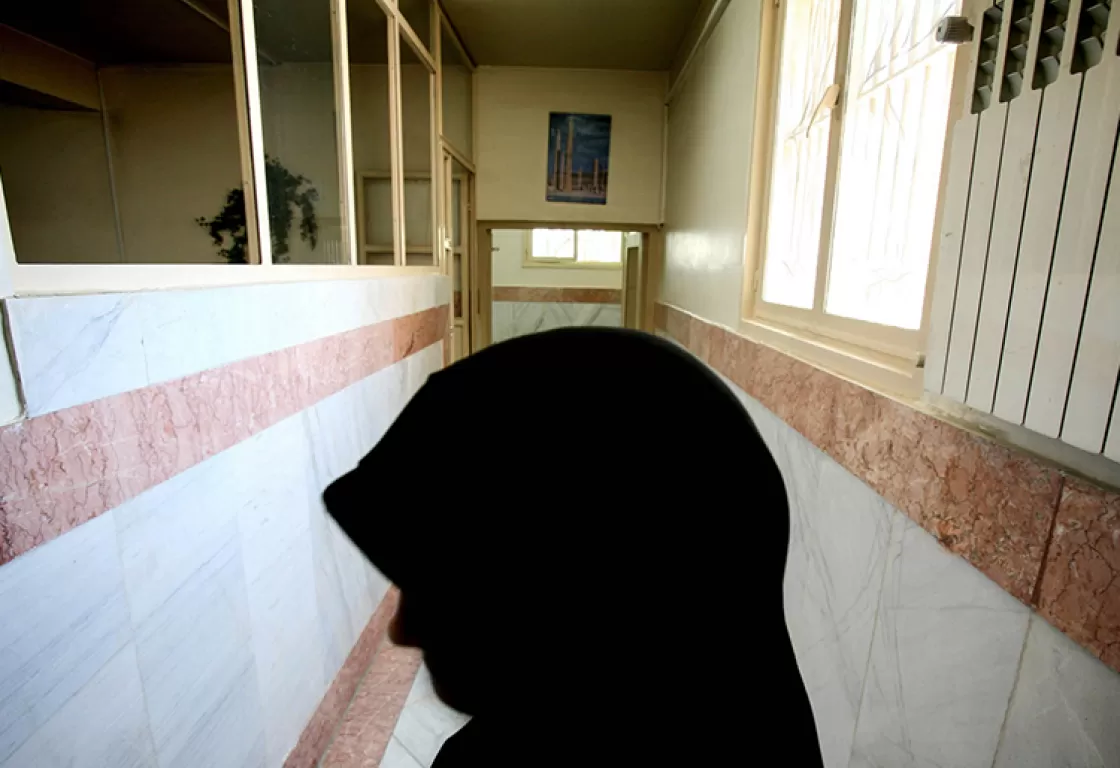 سجينة إيرانية تكشف جرائم مروعة تحدث في سجن النساء... هذه تفاصيلها