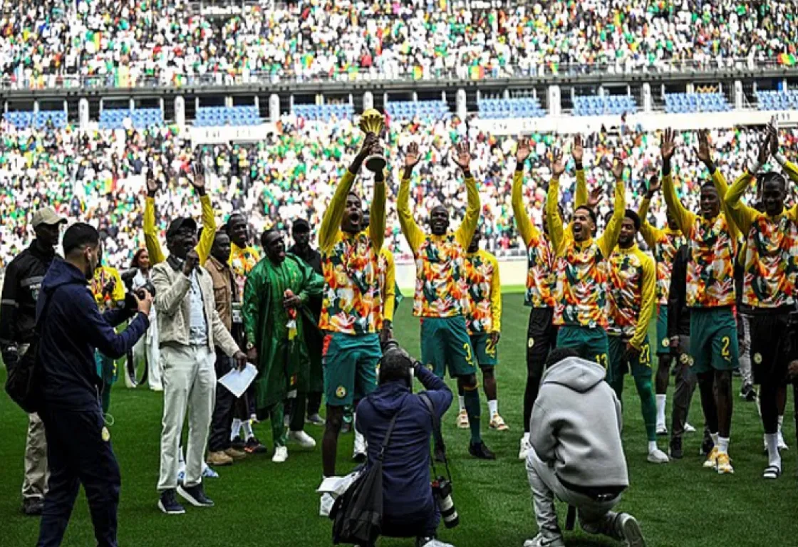 نجوم السنغال يتحدّون قرار تجريدهم من اللقب ويحتفلون بكأس أفريقيا 