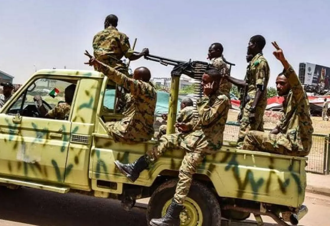 الحرب تشتد في السودان... طرفا الحرب يتقاتلان على مستودعات الأسلحة والوقود بالخرطوم الحرب تشتد في السودان... طرفا الحرب يتقاتلان على مستودعات الأسلحة والوقود بالخرطوم