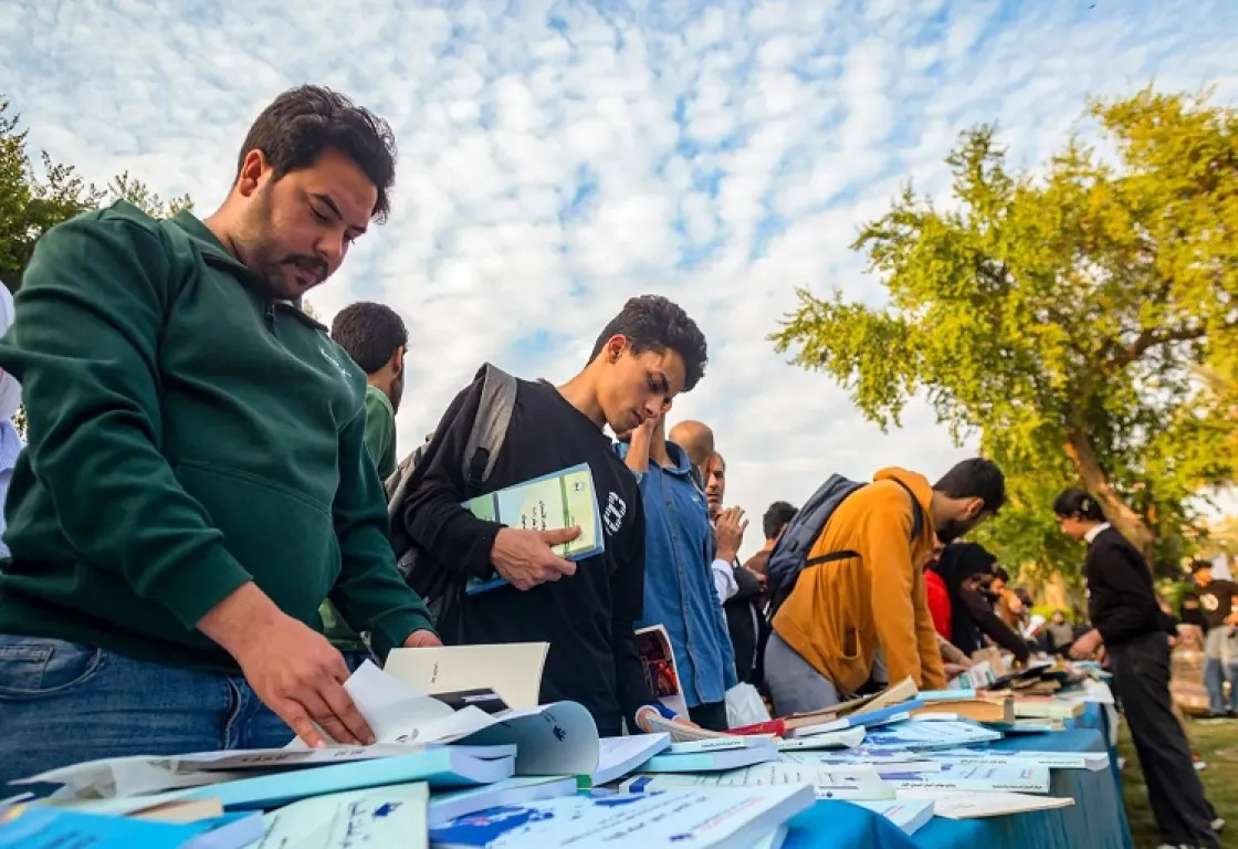 تهافت الكتابة والنشر والتوقيع على الفراغ
