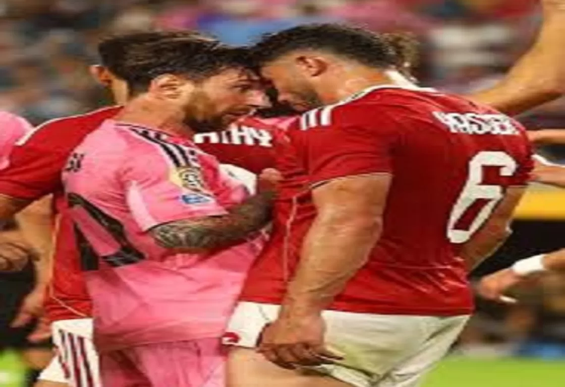 واجه اعتداء ميسي بكبرياء وثقة .. نجم دفاع الأهلي حديث العالم واجه اعتداء ميسي بكبرياء وثقة .. نجم دفاع الأهلي حديث العالم