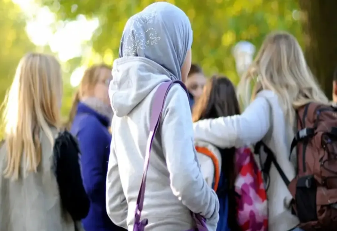 النمسا تتجه لحظر الحجاب على القاصرات: جدل متجدد بين حرية الدين وسياسات الاندماج