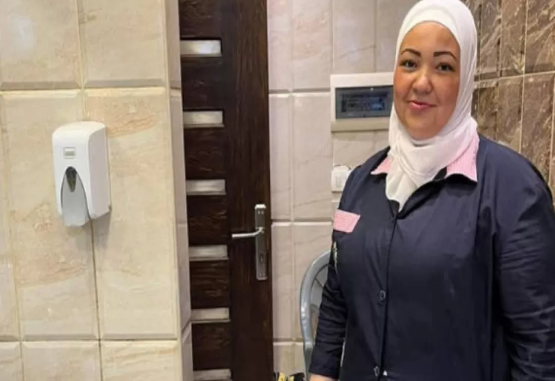 بالفيديو... عاملة نظافة حديث السوشيال ميديا في مصر .. ماذا فعلت؟