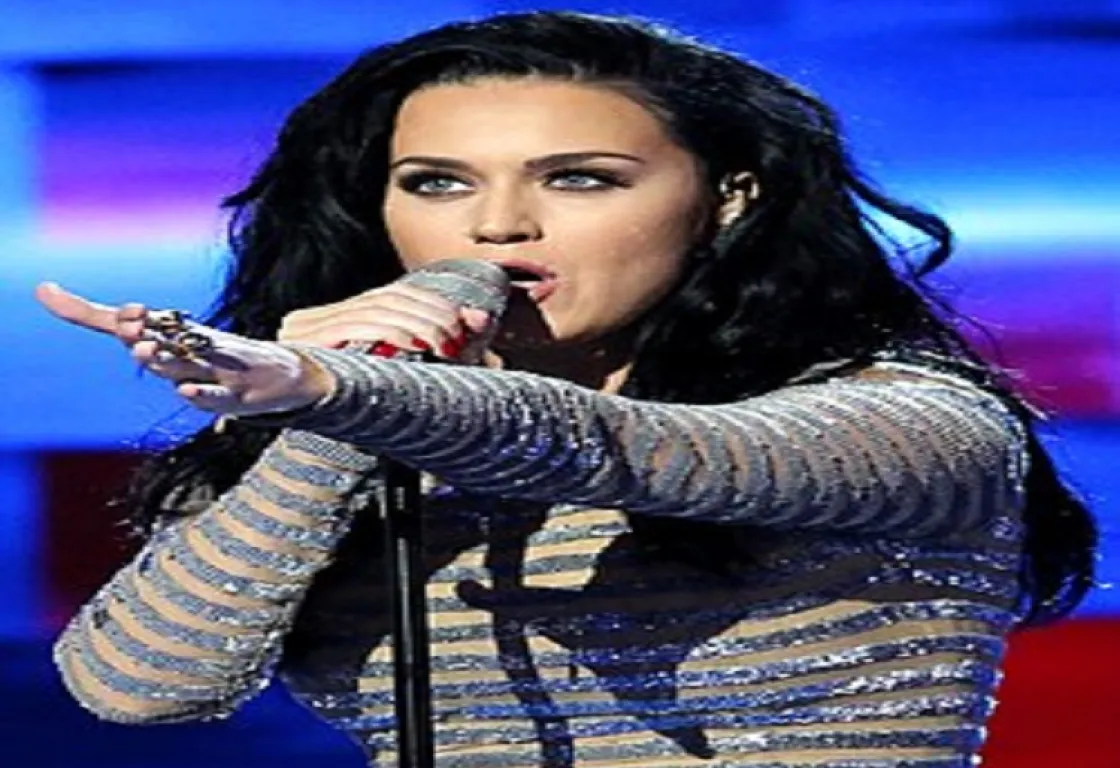 نجمة البوب الأمريكية تخرج عن صمتها بعد تسريب صورها مع رئيس الوزراء الكندي نجمة البوب الأمريكية تخرج عن صمتها بعد تسريب صورها مع رئيس الوزراء الكندي