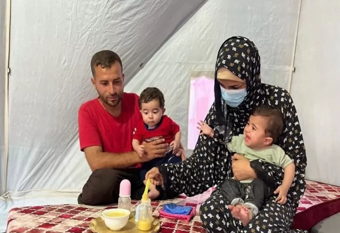 الأمهات في غزة يرضعن أطفالهن العدس المهروس بسبب فقدان الحليب الاصطناعي