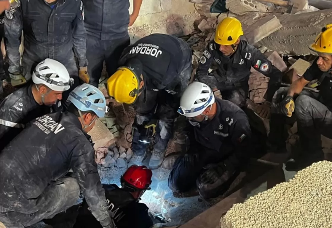 قصص إنسانية من بين الأنقاض .. آخر مستجدات عمارة اللويبدة بالعاصمة الأردنية قصص إنسانية من بين الأنقاض .. آخر مستجدات عمارة اللويبدة بالعاصمة الأردنية