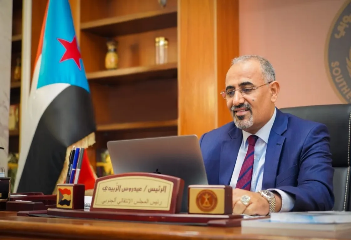 تصريحات الزبيدي حول مستقبل مأرب وتعز تثير ارتباكاً في إعلام الإخوان والحوثيين