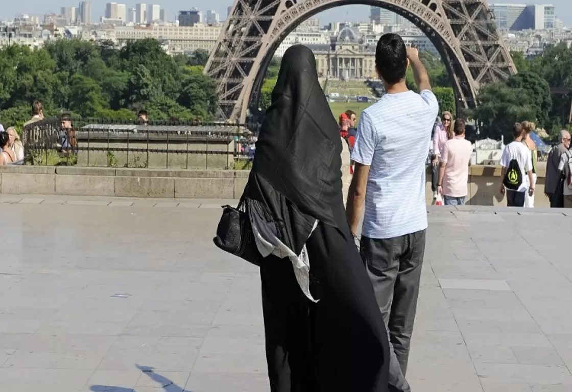كيف أثر الإسلام السياسي في الجزائر على معركة العباءة بفرنسا؟ كيف أثر الإسلام السياسي في الجزائر على معركة العباءة بفرنسا؟