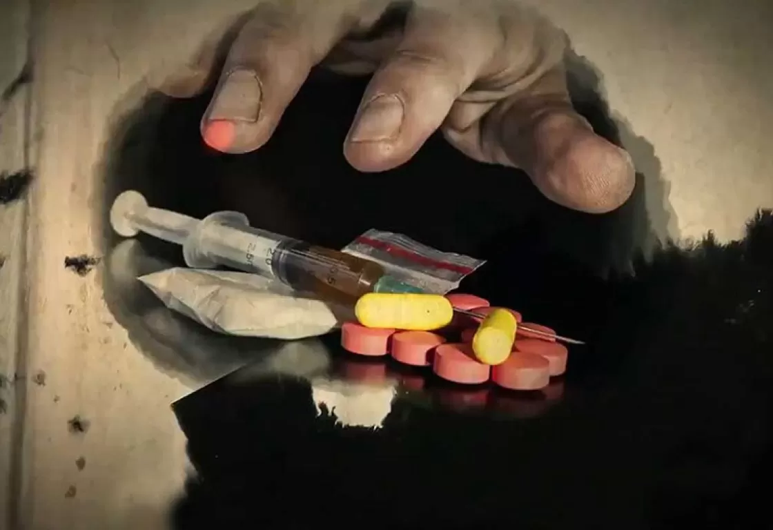المخدرات تُغرق العراق وتداهم شبابه... وأصابع الاتهام تشير إلى تورط هذه الدولة المخدرات تُغرق العراق وتداهم شبابه... وأصابع الاتهام تشير إلى تورط هذه الدولة