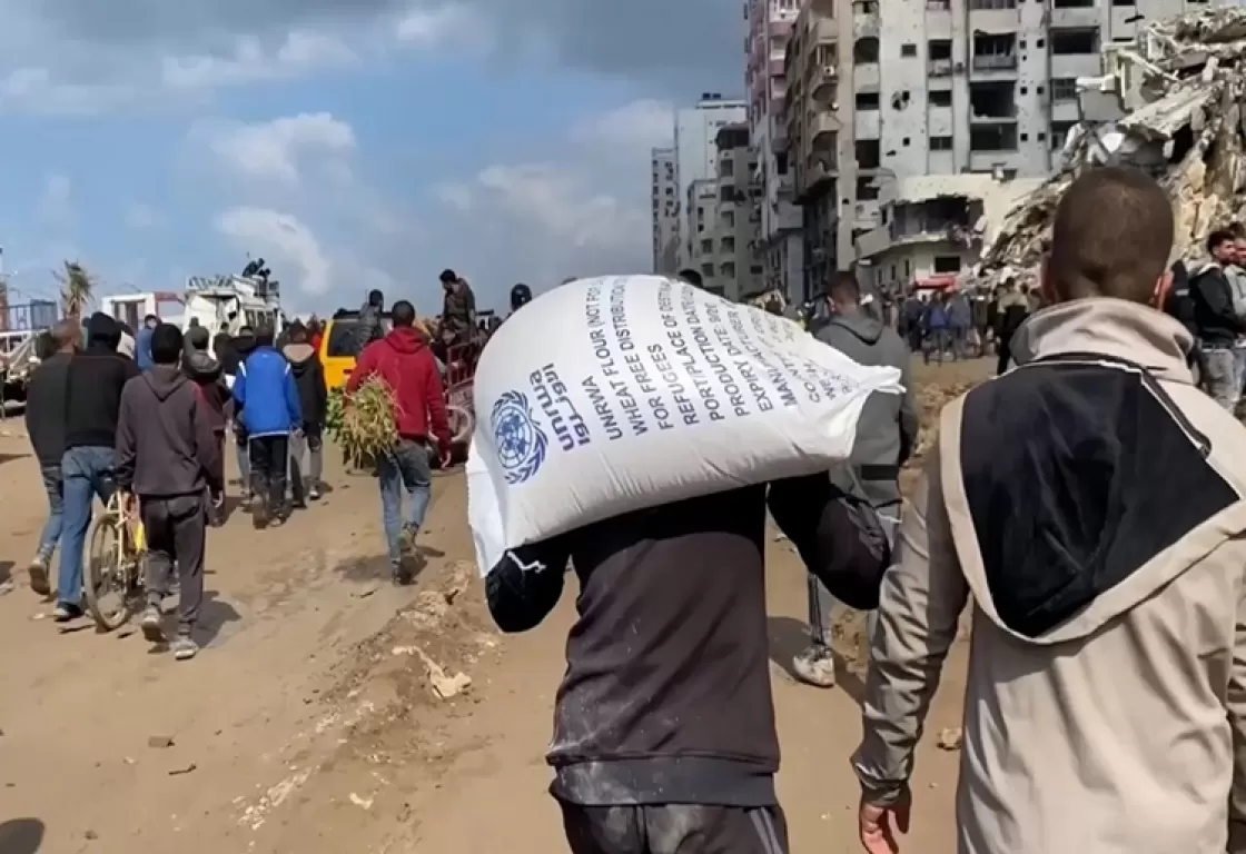 سكان جنوب غزة معرضون للموت خلال رحلة البحث عن الطحين سكان جنوب غزة معرضون للموت خلال رحلة البحث عن الطحين