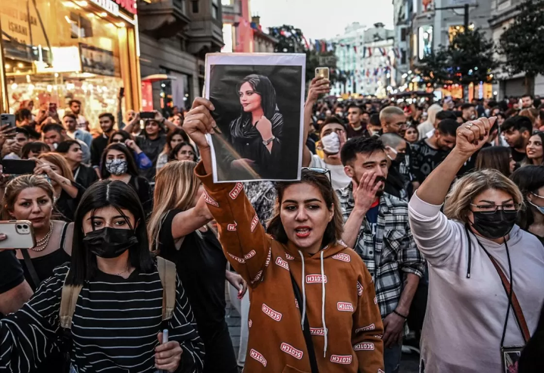 فئات جديدة تنضم إلى المظاهرات المناهضة للنظام الإيراني