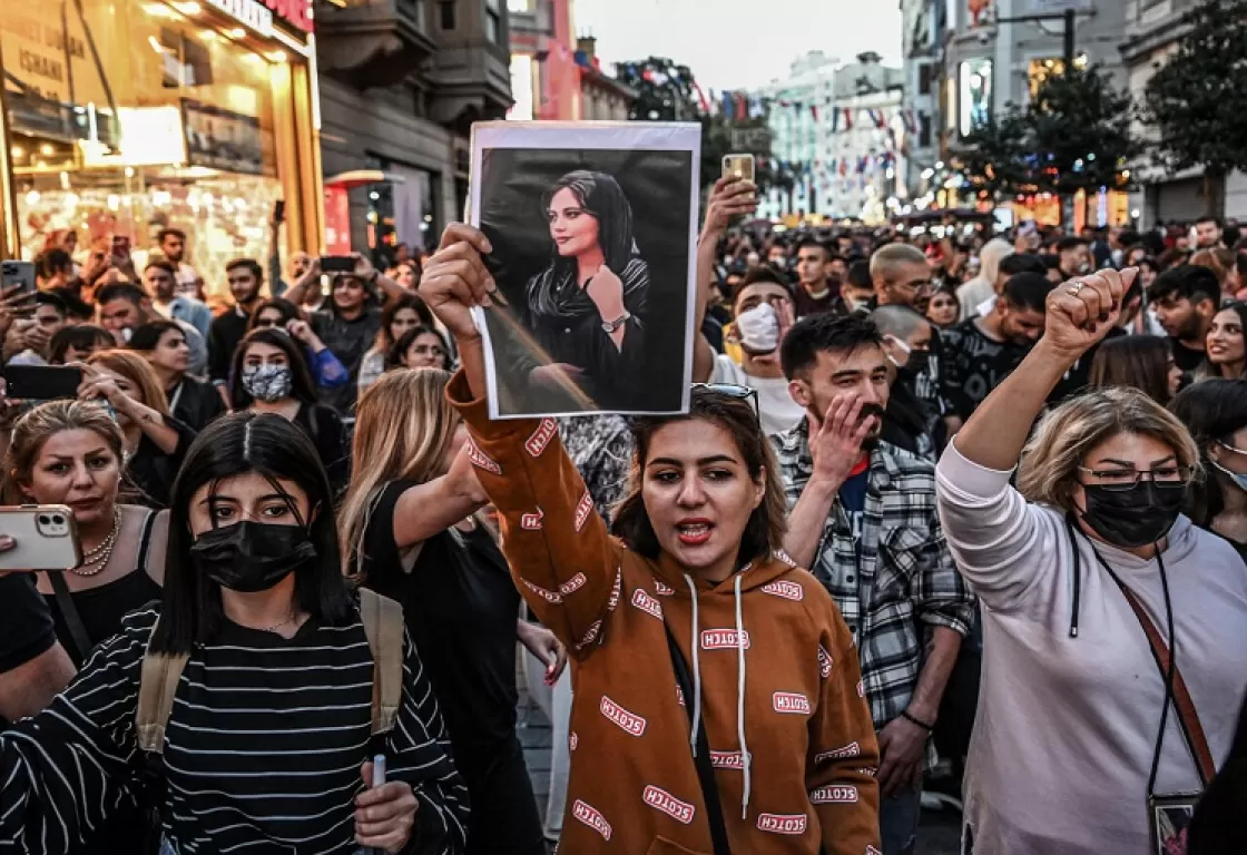فئات جديدة تنضم إلى المظاهرات المناهضة للنظام الإيراني فئات جديدة تنضم إلى المظاهرات المناهضة للنظام الإيراني