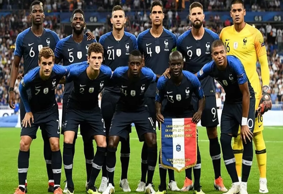 المنتخب الفرنسي للرجال يظهر بملابس النساء.. ما السبب؟ المنتخب الفرنسي للرجال يظهر بملابس النساء.. ما السبب؟