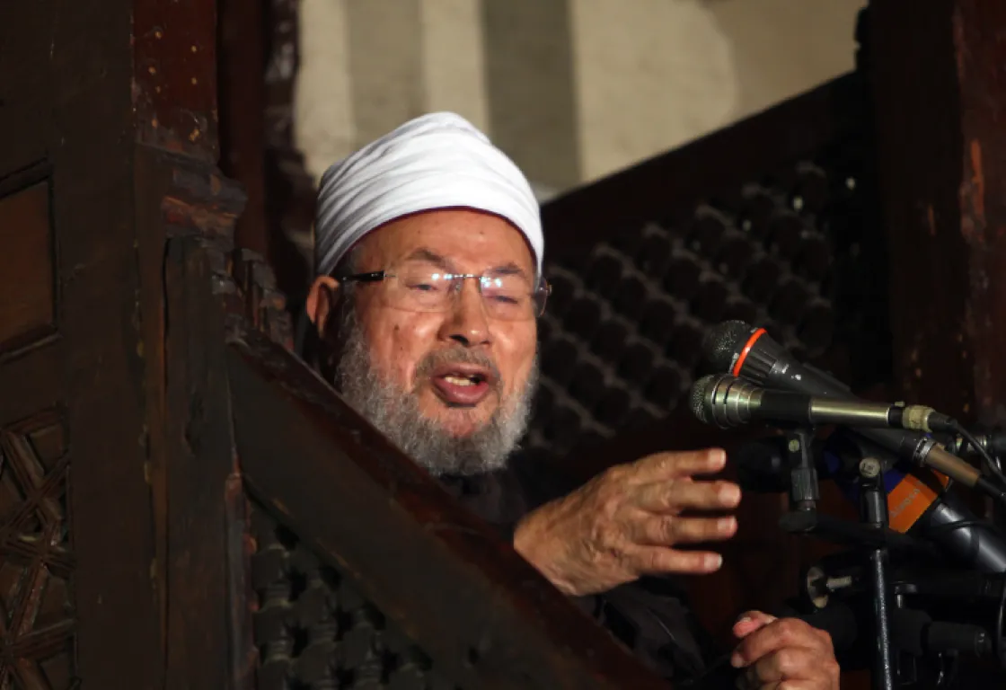 من يخلف القرضاوي؟... صراع الإخوان على «مفتي الجماعة»
