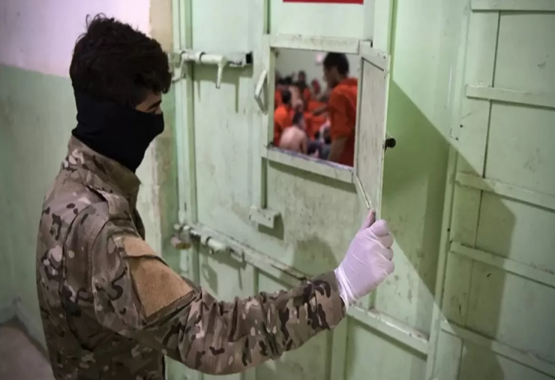 قسد تُفرغ سجون داعش.. مئات المعتقلين وعائلاتهم يعودون إلى العراق قسد تُفرغ سجون داعش.. مئات المعتقلين وعائلاتهم يعودون إلى العراق