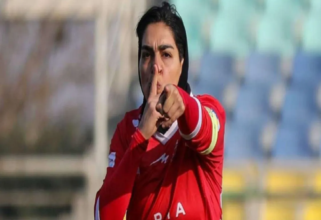 قائدة منتخب إيران للسيدات تسحب طلب اللجوء بعد تهديد أهها ومصادرة ممتلكاتهم قائدة منتخب إيران للسيدات تسحب طلب اللجوء بعد تهديد أهها ومصادرة ممتلكاتهم