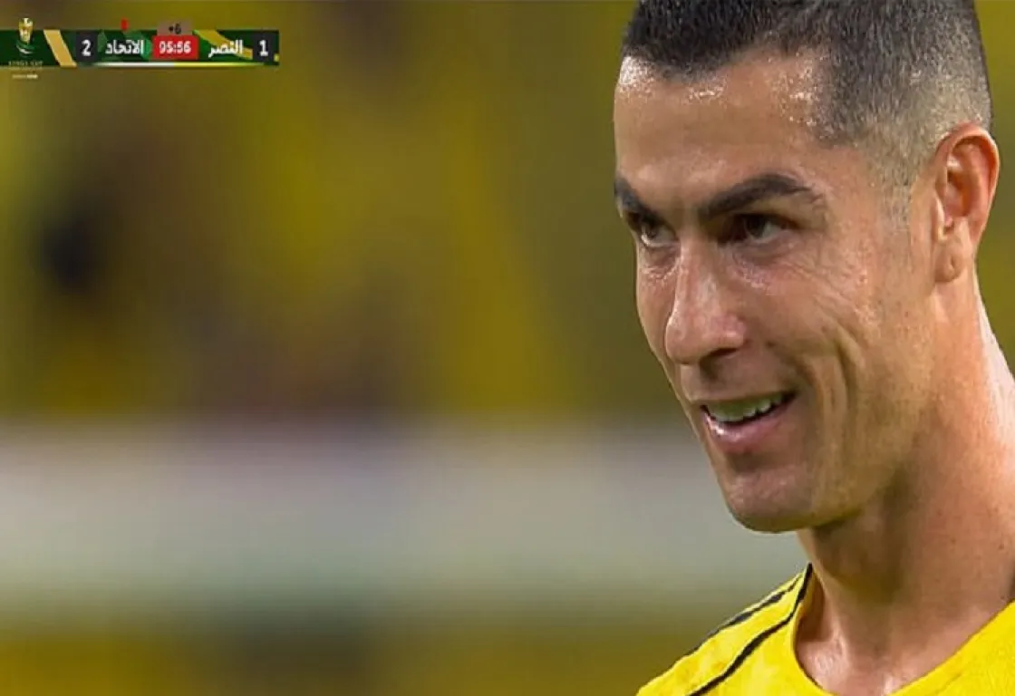 رونالدو يتحدث إلى نفسه بثقة قبل تسديدة ركلة فاشلة.. النصر يودع كأس الملك أمام الاتحاد