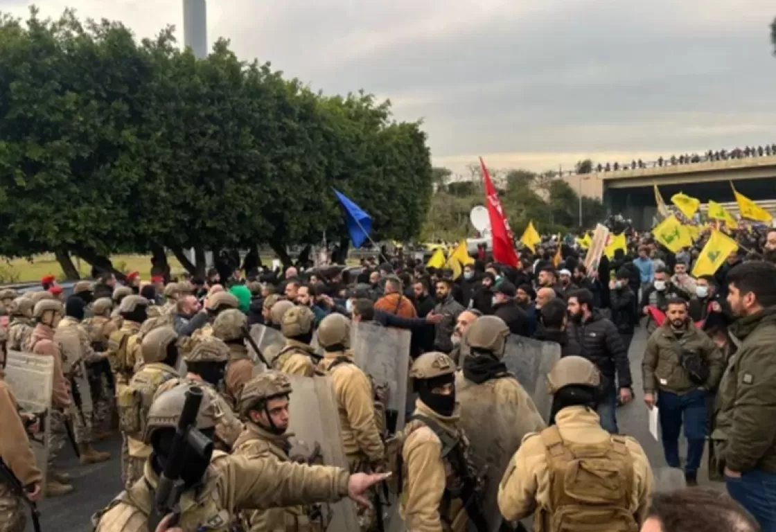 احتجاجات المطار... هل بدأت المواجهة بين الجيش اللبناني وحزب الله؟ احتجاجات المطار... هل بدأت المواجهة بين الجيش اللبناني وحزب الله؟
