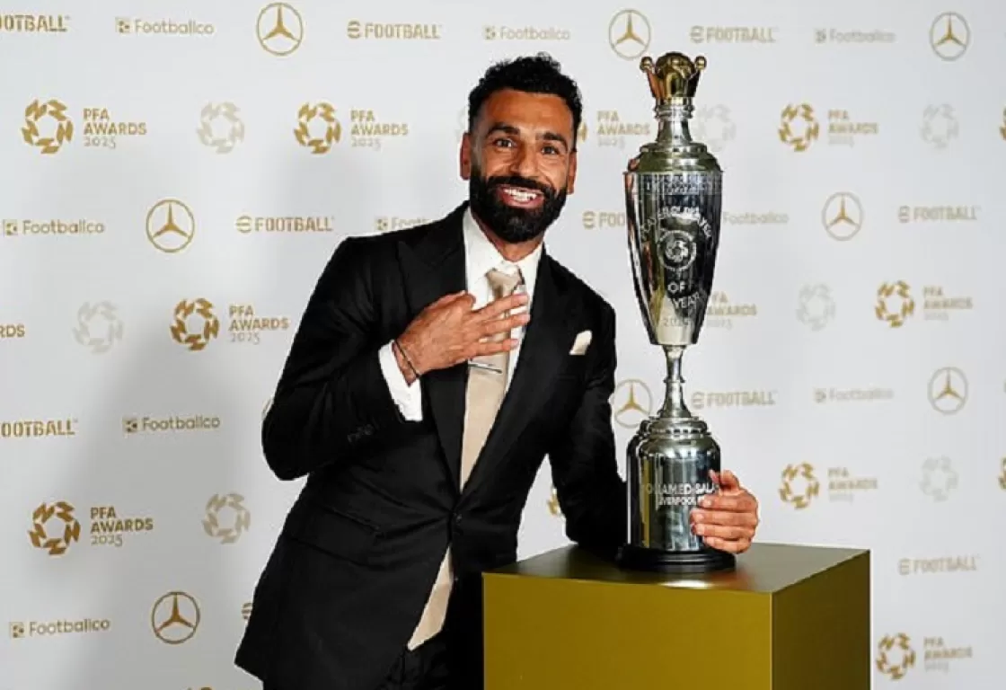بعد أن قاد ليفربول إلى المجد ... صلاح يفوز بجائزة أفضل لاعب في إنجلترا للمرة الثالثة 