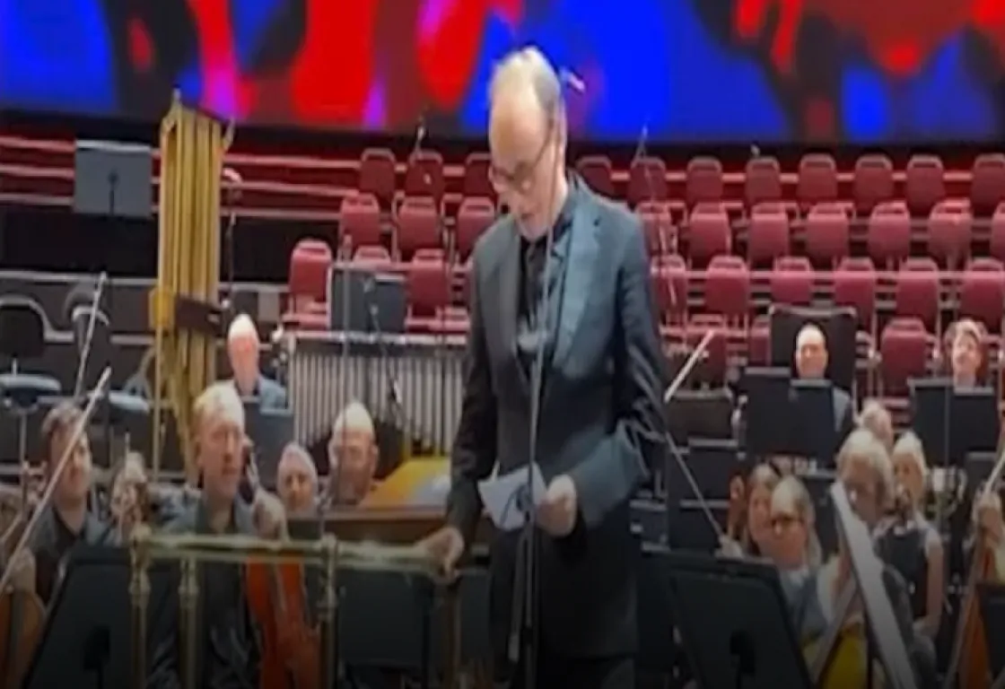 عندما ينتصر الفن للإنسان .. قائد أوكسترا إسرائيلي يصرخ من أجل غزة عندما ينتصر الفن للإنسان .. قائد أوكسترا إسرائيلي يصرخ من أجل غزة