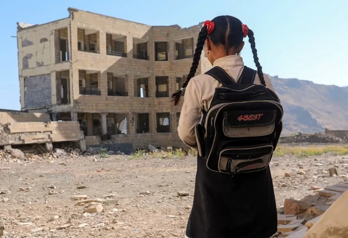 حولتها إلى غنائم لعناصرها... هكذا تستغل ميليشيات الحوثي أسطح المدارس الحكومية حولتها إلى غنائم لعناصرها... هكذا تستغل ميليشيات الحوثي أسطح المدارس الحكومية