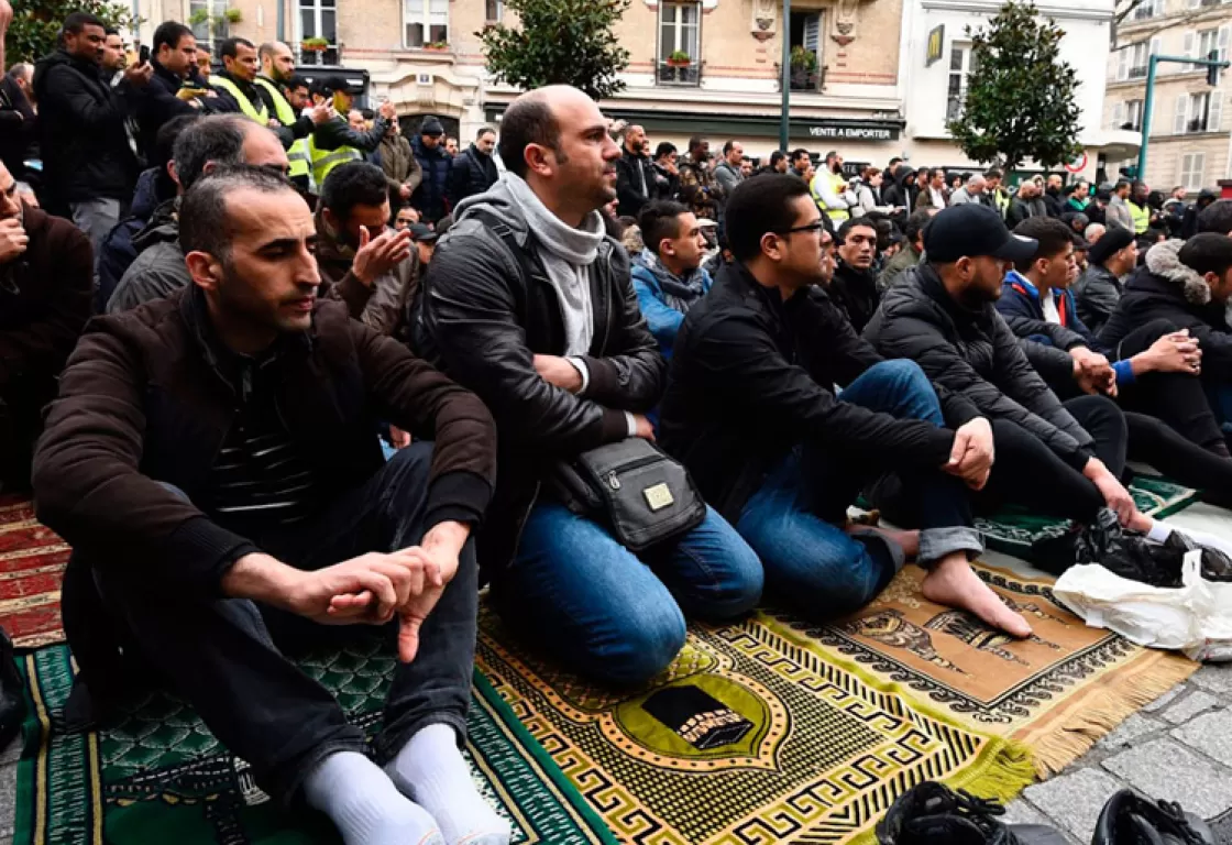 &quot;الإسلام والجمهورية والعالم&quot;: هل تعادي فرنسا المسلمين؟