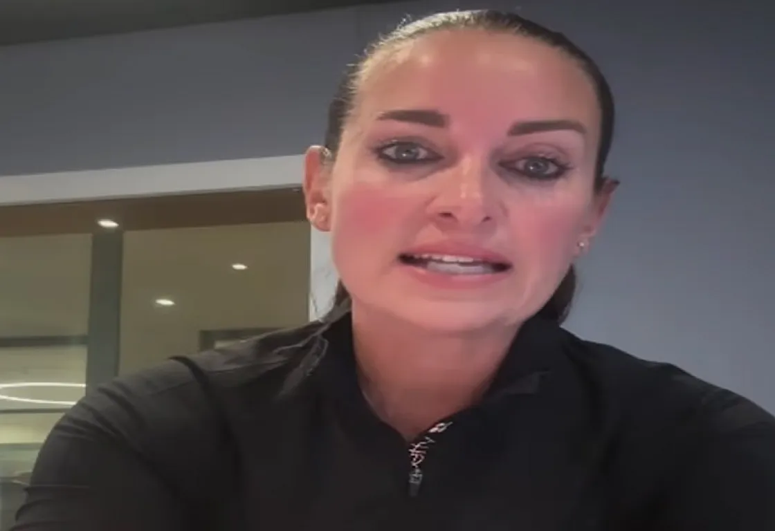 ملثم يعتدي على مذيعة سكاي سبورتس في قلب لندن ملثم يعتدي على مذيعة سكاي سبورتس في قلب لندن