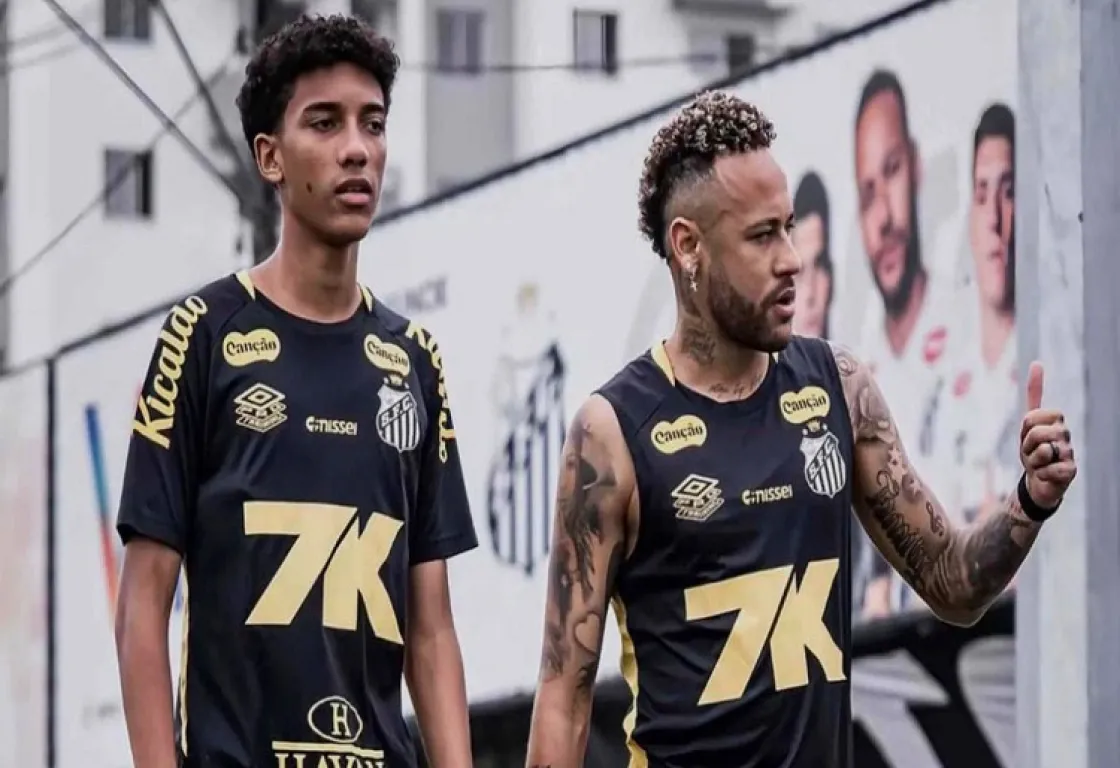 نادي سانتوس يفتح تحقيقا رسميا بعد واقعة صفع نيمار لنجل روبينيو